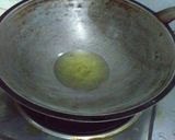 Foto langkah ke 2 dari resep Nasi goreng simple hanya bawang putih dan cabe rawit.