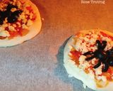Hình bước làm 4 của món Mini Spider Pizzas- Halloween