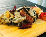 Foto del paso 5 de la receta: Bife de chorizo con salsa de champiñones, huevo y ensalada cocida de pimiento cebolla y tomate