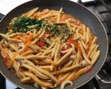 Foto del passaggio 8 della ricetta Fileja con Salsa di Datterini e Zenzero con Pesce