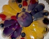 Foto del passaggio 10 della ricetta Aspic fiori&frutti su pannacotta al cioccolato bianco