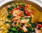 Foto del paso 2 de la receta: Garbanzos Guisados con Espinaca Tocino y Pimientos Rojos!
