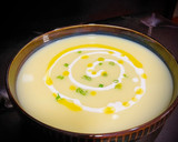 Foto del paso 6 de la receta: Cena saludable: Crema de calabacín con queso fresco, aceite y cebolleta