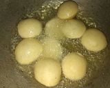 A picture of step 5 of Sooji ki pani Puri.