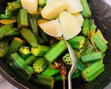 A picture of step 3 of Vindi Aloo fry (Okra Potato fry).
