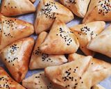 صورة لخطوة 8 من وصفة فطائر الجبن والسبانخ