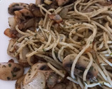 Foto del paso 5 de la receta: Espaguetis al ajillo con champiñones