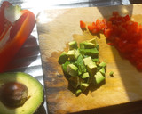 Foto del paso 2 de la receta: Onigiri de quinoa roja rellenos de verduras 🥑🫑