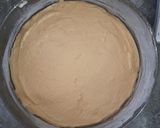 عکس مرحله 2 از دستور کیک کرامبل آلو سیاه