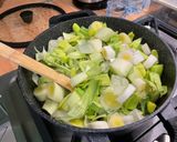 Une image de l'étape 9 de Fondue de poireaux à l'ail, oignon, crème et épices.