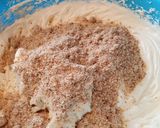 Pas rețetă Tort Medovik, foi cu miere, cremă de mascarpone și frișcă 7 fotografie