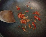 รูปขั้นตอนการทำที่ 2 ของ ข้าวกะเพราไก่ไข่ดาว