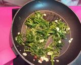 Foto del paso 3 de la receta: Achicoria salteada con patatas y huevo