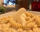 Foto del passaggio 2 della ricetta Fusilli risottati con taleggio e pere