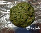 A picture of step 3 of Spinach Thalipeeth.