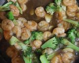 Foto langkah ke 4 dari resep Udang brokoli saus tiram.