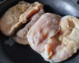 Foto del paso 1 de la receta: Pechuga de pollo en salsa de queso🧀🍗🧅