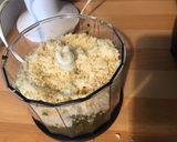 Une image de l'étape 4 de Pesto de fanes de radis au fromage corse.