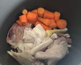 Foto langkah ke 2 dari resep Kaldu Ayam Kampung.