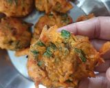 A picture of step 3 of Arabic style pakory.