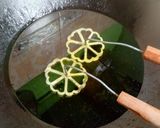 Foto langkah ke 3 dari resep Kembang Goyang Gurih.