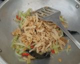 Foto langkah ke 2 dari resep Sayur labu ayam kuah santan.