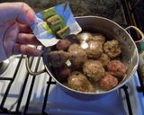 Foto del paso 1 de la receta: Albóndigas cocinadas al disco: 2 variantes con puré a las 3 pimientas