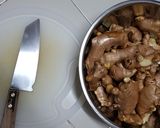 รูปขั้นตอนการทำที่ 1 ของ หมูผัดขิง