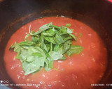 Foto del paso 5 de la receta: Spaguetinis con salsa de tomate 🍅 y albahaca 🌿