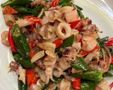 Foto langkah ke 6 dari resep Tumis Cumi Asin Cabe Ijo.