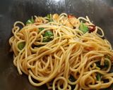 รูปขั้นตอนการทำที่ 5 ของ สปาเกตตี้พริกแห้งแซลม่อน Salmon Dried Spaghetti