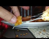 Foto langkah ke 2 dari resep Mozzarella corn dog.
