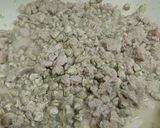 Hình bước làm 1 của món Hến và thịt xay xào mắm ruốc