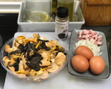 Foto del paso 1 de la receta: Revuelto de setas silvestres con bacon, cebolla y trufa 🍄🍄🍄