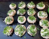 Une image de l'étape 7 de Champignons farcis aux tomates, emmental et coriandre.