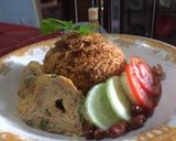 Foto langkah ke 5 dari resep Nasi Goreng Madu W/ Egg Roll.