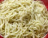 Foto del paso 3 de la receta: Tallarín de camarón (tipo chino)