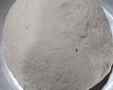 A picture of step 2 of Tawa daal bhare parathe.