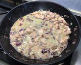 Une image de l'étape 9 de Tagliatelles au saumon, oignon rouge et vodka.