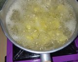 Foto langkah ke 2 dari resep Mashed Potato & Mushroom Sauce.