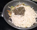 Foto del paso 3 de la receta: Noodles Primavera con Mantequilla de Albahaca