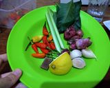Foto langkah ke 2 dari resep Ayam Suir Sambal Matah Bali.