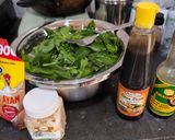 Foto langkah ke 1 dari resep Pad Kra Pao Thailand ayam sapi cincang dengan basil.