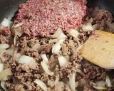 A picture of step 1 of Cheeseburger Macaroni Skillet.
