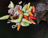 Foto langkah ke 2 dari resep Ikan Sarden Kaleng Super Pedas.