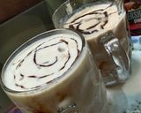 A picture of step 2 of Banana & chiku (sapota) milk shake.
