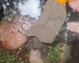 صورة لخطوة 2 من وصفة طاجين الجلبانة بالدجاج على طريقتي الخاصة بنته ولا أروع 😋✨
