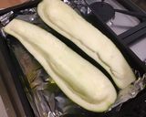 Une image de l'étape 7 de Courgette géante farcie sucrée salée au bœuf, pommes, tomates cerises et fromages.