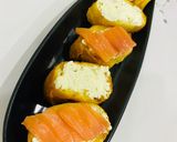 Hình bước làm 3 của món Finger Food 👌4: Bánh mì Olui + cá hồi xông khói “Món bốc tay mới đúng điệu”