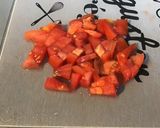 Une image de l'étape 6 de Salade du jardin,tomate cœur de bœuf,fromage frais mariné et ciboulette.